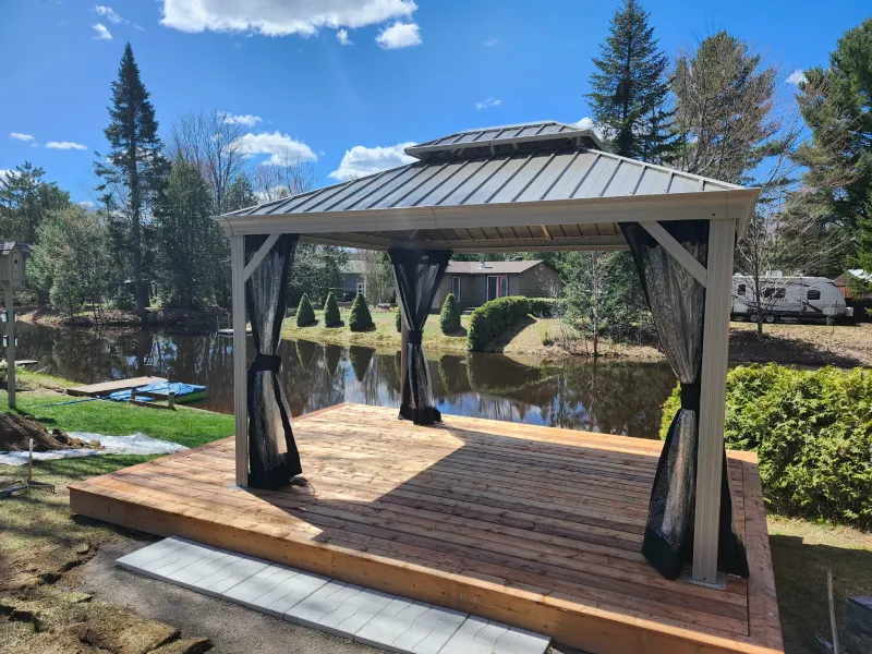 Montage de gazebo Sojag à Drummondville par Nestaro