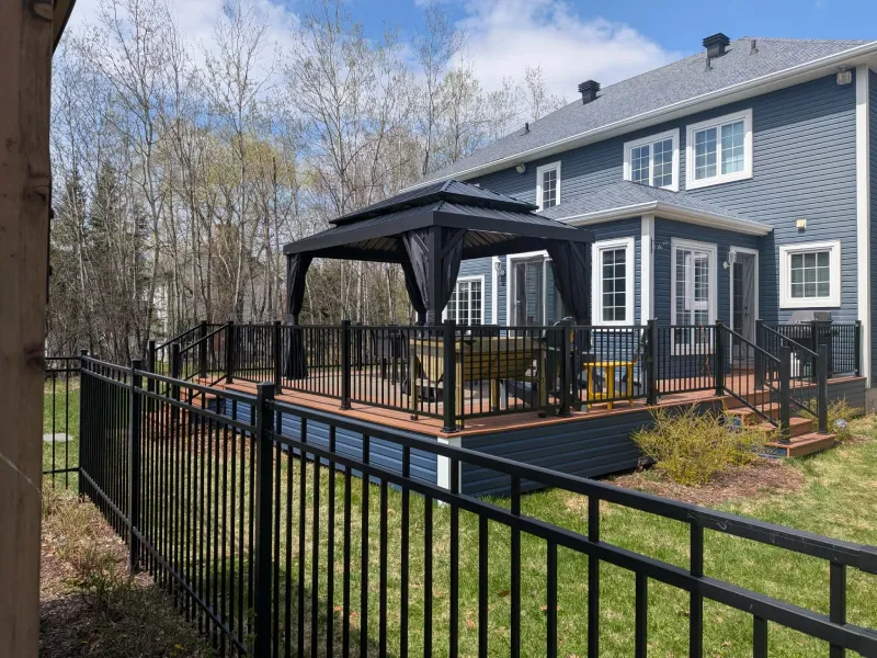 Assemblage de gazebo résidentiel à Sherbrooke par Nestaro